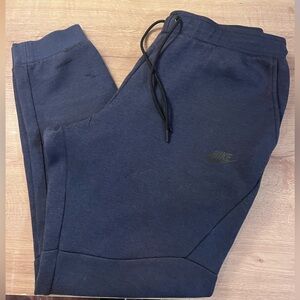 Nike Women’s Tech Fleece Joggers - Large